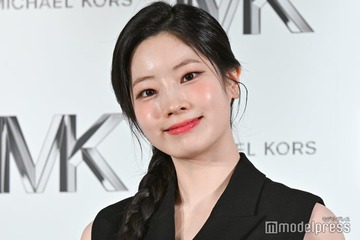 TWICEダヒョン、キャミ＆ミニスカなど美スタイル際立つオフショット公開「女神級の美しさ」「オーラが半端ない」の声 画像