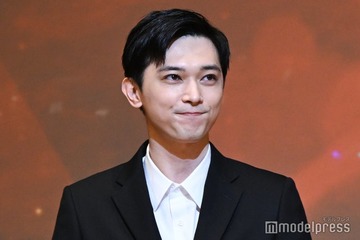 吉沢亮、サプライズゲストで3度の登場「国宝」チーム＆「ばけばけ」高石あかりを祝福【2026年エランドール賞】 画像