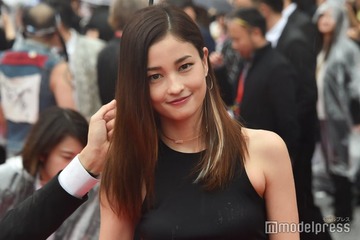 黒木メイサ、タイトトップス姿で抜群スタイル際立つ「変わらぬ美しさ」と反響 画像