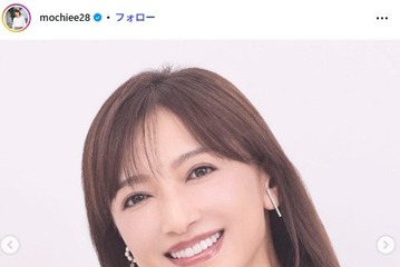 望月理恵アナ、美脚チラリのロングドレス姿に反響続々「眼福」「映画のワンシーンみたい」 画像