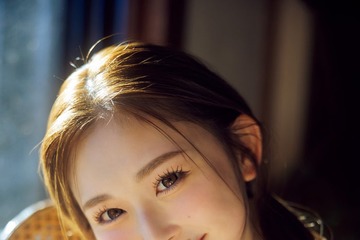 ゆうちゃみ、ニットトップスから美バストのぞく 自然体な表情に釘付け 画像