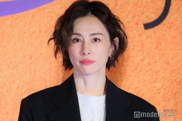 米倉涼子、久々の公の場・不起訴処分後初 大物俳優からの気遣いに涙堪える「一生懸命立っています」 画像