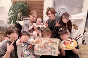 辻希美、家族集合！義母のお誕生日会SHOT公開「似顔絵をプレゼント」「泣いて喜んでくれました」 画像