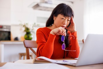 院卒なのに？初任給手取りはたった1万円…。バイトかけもちでスキルアップしても、見えない壁が立ちはだかる 画像