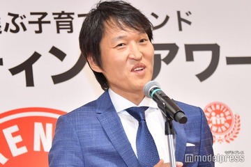 千原ジュニア、レトロ感満載の愛車車内公開「旧車ならではの雰囲気が素敵」「細ハンドルがおしゃれ」と反響 画像