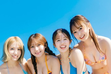 AKB48鈴木くるみ・大盛真歩・正鋳真優・下尾みう、“グラビア選抜”4人がカラフルビキニ姿披露 画像