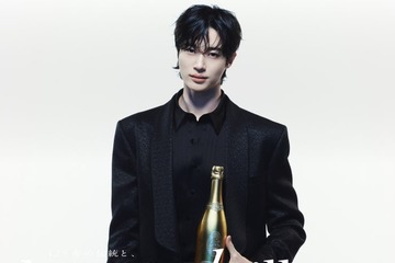 「ソンジェ背負って走れ」で話題のビョン・ウソク、洗練された雰囲気のシャンパンアンバサダー新ビジュアル解禁 就任コメントも発表「意味と価値を伝えられるように」 画像
