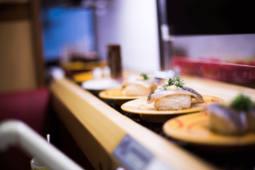 回転寿司で…祖母がメロンソーダをこぼし大慌て→3歳娘の“まさかの一言”に「心優しい子」 画像