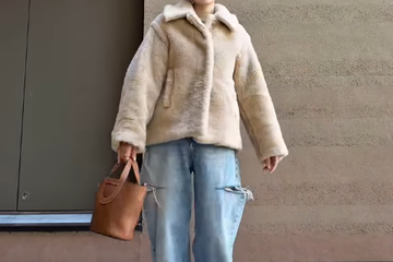 ショート丈コート×デニム。まだまだ寒い日に映える、明るめ配色のあったかコーデ【40代の毎日コーデ】 画像