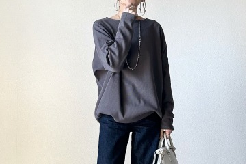 春の訪れはパンプスで。カットソー×濃紺デニムのデイリー服に軽さを出す足元スタイルとは【40代の毎日コーデ】 画像