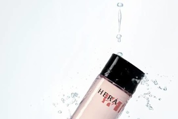 HERA、美の象徴“チェジュカメリア”に着想したブースティングエッセンス「コンフィー コンディショニングエッセンス」発売 画像