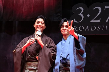 永瀬廉が観客に“ピース”！伊藤健太郎とのボケツッコミに会場沸く『鬼の花嫁』完成披露試写会 画像