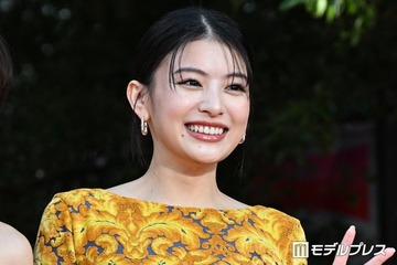 出口夏希、キャミワンピから美デコルテ輝く「透明感すごい」「女神」と絶賛の声 画像