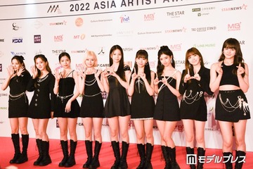 NiziU、メンバー集合の平成プリに反響相次ぐ「美人際立つ」「質感エモすぎる」 画像