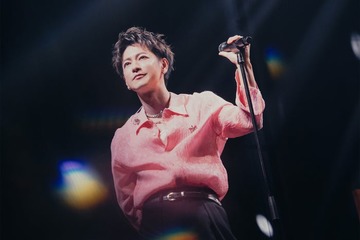 佐藤健、デビュー20周年記念ファンミ開催 ミスチル歌唱・TENBLANK「永遠前夜」弾き語り…客席のファンと交流も 画像