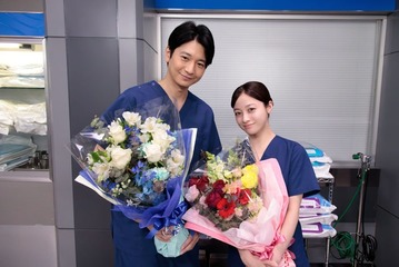 橋本環奈＆向井理“師弟コンビ”ねぎらいの言葉贈り合う フジ月9「ヤンドク！」キャスト陣11人撮了コメント到着 画像