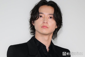 山崎賢人、舘ひろしから「心の助け」と感謝伝えられ笑顔「初めてNGを出して良かったと思いました」【ゴールデンカムイ 網走監獄襲撃編】 画像