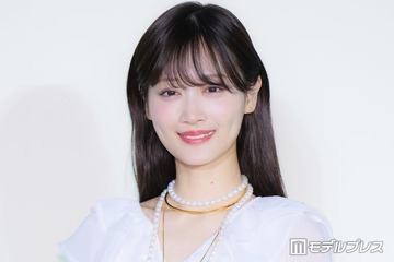 山下美月、オフショルコーデ披露 公園でのお花見ショットに反響「人いっぱいいるけどバレないの？」「変装なしでいるなんて」の声 画像