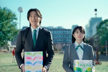 Snow Man目黒蓮＆桜田ひより、現代っ子の一言に思わずフリーズ「ネピア」新CMで営業役 画像