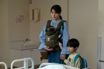 有村架純が初の母親役に 繊細かつ力強い表情捉える『マジカル・シークレット・ツアー』場面写真 画像