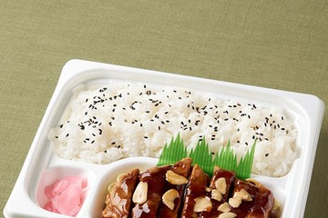 【東海・関西限定】ファミマで“三重150周年記念フェア” 「四日市とんてき弁当」「伊勢茶のダブルシュー」など全5種 画像