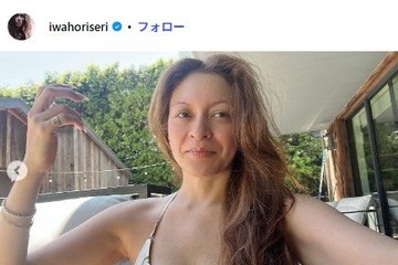 LA移住の人気モデル、鏡越しに際立つ美脚披露「アングルカッコよすぎ」「全てがおしゃれ」 画像