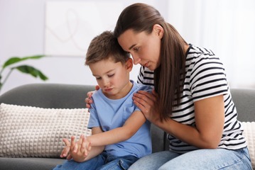 自分の高級時計は「即買い」するのに、子どもの塾代はケチる夫。「男の見栄」による経済DVで家庭が壊れるまでの顛末は 画像