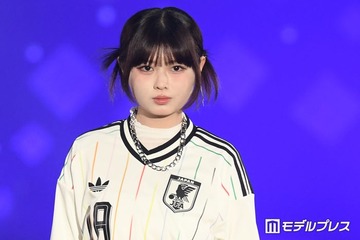 「今日好き」おひなさま（長浜広奈）、ユニフォームトップスでクールに登場 ウィンクも披露【サツコレ2026S/S】 画像
