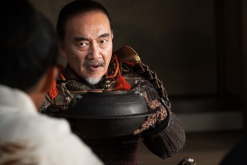 竹中直人が狂演！信長を二度も裏切った悪人・松永久秀と名器「平蜘蛛」をめぐる通説【NHK大河『豊臣兄弟！』20話】 画像