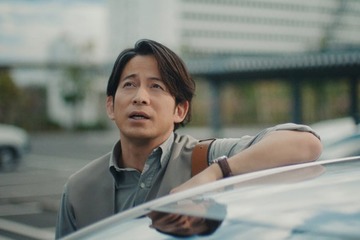 岡田准一＆山田杏奈、ドライブスルーで“朝マック”へ「グリドルとコーヒーのよう」相性抜群な演技披露 画像