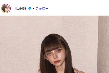 広島カープ小園海斗選手の妻・渡辺リサ、美脚際立つショーパン×ユニフォーム姿公開「何頭身ですか？」「圧倒的な美」の声 画像