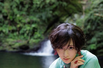 生駒里奈、10年ぶり写真集決定 芸能生活15周年記念で舞台は奄美大島【ルリカケス】 画像