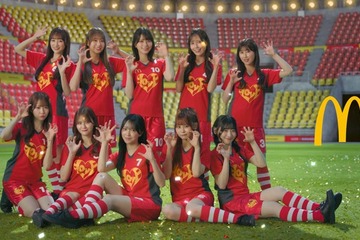 ＝LOVE、ユニフォーム姿でマクドナルドWebCM登場「ラブソングに襲われる」楽曲＆MVオマージュ 画像
