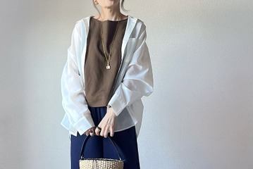 上下【ユニクロ】リネンブレンド。ブラウン×ネイビーでこなれ感たっぷりの上品コーディネート【40代の毎日コーデ】 画像