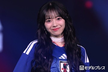 CUTIE STREET増田彩乃、ユニフォーム×シースルスカートのカジュアルスタイル「さすがの着こなし」「おめめパッチリ」とファン絶賛【オキコレ2026】 画像