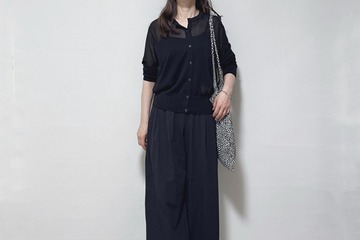 【ユニクロ】黒シアーカーデで細見えと涼しさを実現。黒でまとめた夏のきれいめリラックス【40代の毎日コーデ】 画像