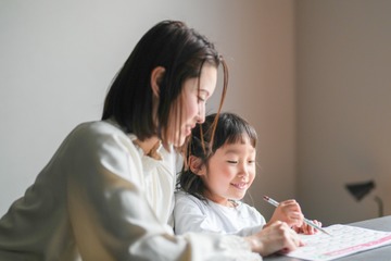 中学受験で差がつく子は何が違う？超難関「御三家」に子どもたちを合格させた3児の母がすすめる「思考力を鍛える行動」とは 画像