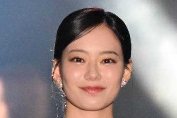 なごみ、美デコルテ際立つ白ドレスで魅了 洗練された大人の色気放つ【TGC新潟2026】 画像