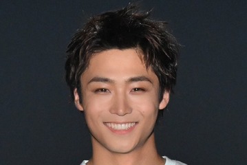 WATWING八村倫太郎、シンプル白Tコーデ 満面の笑顔でウインク「射抜かれた」「キラキラでまぶしい」【TGC新潟2026】 画像
