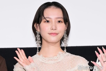 南沙良、美スタイル際立つノースリドレス姿披露 ニューヨークでのオフショットに絶賛の声「スタイル抜群」「透明感半端ない」 画像