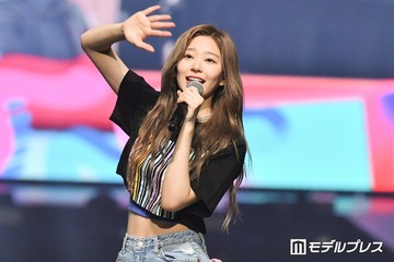 IZ＊ONE出身キム・ミンジュ、日本の駅・ラーメン屋での写真公開「ガン見しちゃう」「普通にいるのすごい」 画像