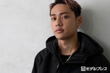 コムドットひゅうが、上裸で鍛えられた腹筋披露「めちゃくちゃ格好良い」「ビジュ爆発してる」の声 画像