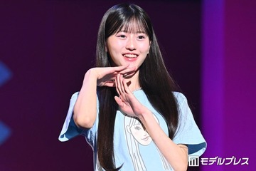 AKB48初“研究生センター”、プリーツミニスカから美脚スラリ「全部可愛い」「元気さが伝わる」の声 画像