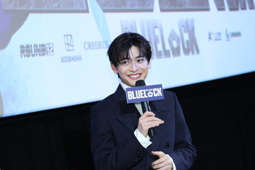 高橋文哉、台湾で初出しエピソードを披露「8LOOMのメンバーのうち5人くらいと…」『ブルーロック』 画像