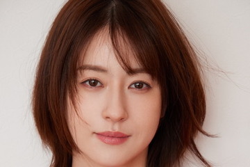 松本若菜、本人役で愛と毒舌のナレーション担当！橋本環奈主演「バカンスの法則」にサプライズ出演 画像
