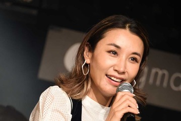 鈴木紗理奈「イギリスのリオトが恋しくて」待ち受け画面に設定した16歳息子顔出し公開「制服姿カッコいい」「イケメン」 画像