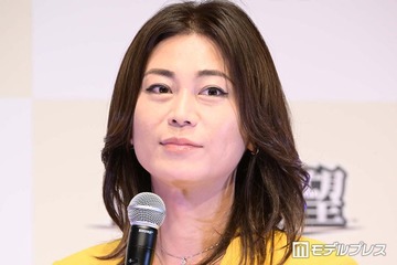 氷川きよし、美脚際立つ膝上ショーパンコーデ 麻布十番街中ショットに反響「脚長くて綺麗すぎる」「変装なしでいるのビックリ」 画像