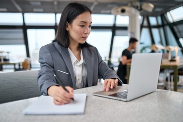 「出世しない社会人」がやりがちな行動とは？ 具体例と理由に迫る 画像