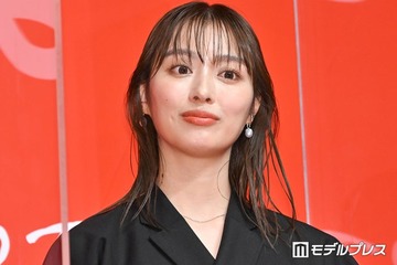 内田理央、ビキニ×デニムで抜群スタイル披露「見惚れちゃう」「引き締まっててカッコいい」と悶絶の声 画像