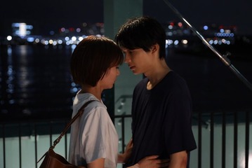 土ドラ「告白」爽太（松村北斗）＆麻里子（岡崎紗絵）がキス 25年の片想いが急展開 画像